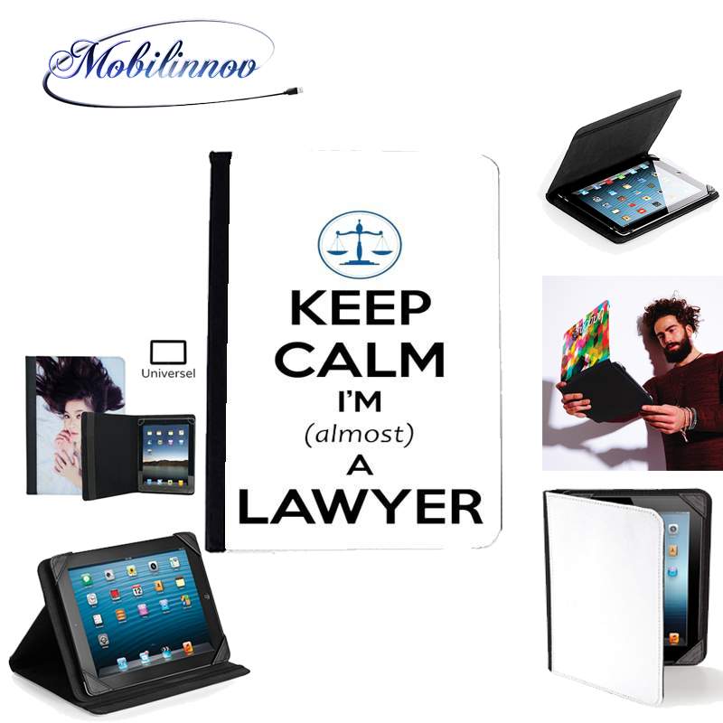 Étui Universel Tablette pour Keep calm i am almost a lawyer cadeau étudiant en droit