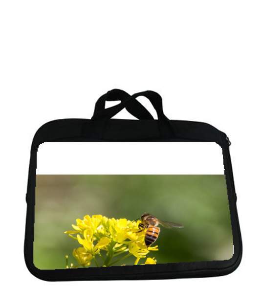 Housse pour tablette avec poignet pour A bee in the yellow mustard flowers